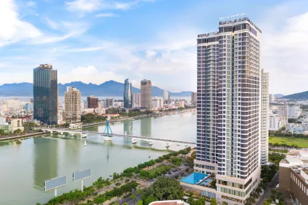 Melia Vinpearl Danang Riverfront Отели рядом с достопримечательностью «Danang Architecture University»