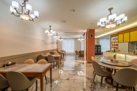 Yibai·Yuemei Hotel (Gufu Street, Anshun Ancient City)