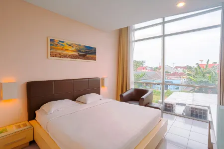 Royal Hotel n' Lounge Отели в г. Джембер