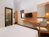 Omni Rooms by Sinergi Hotels in East Semarang