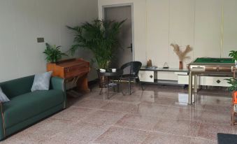 Guanyuelou Homestay