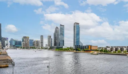 Melbourne Private Apartments - Collins Wharf Waterfront, Docklands