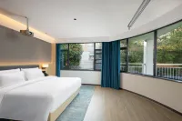 Lushan Tianhai Baitang Hotel(Guling Street Cableway Station Store)