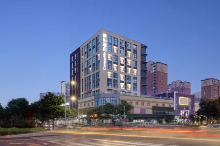 Campanile Hotel Отели рядом с достопримечательностью «Haotian Park»