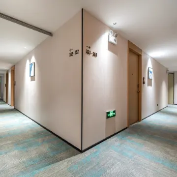 Qiyu Hotel (Futian Port Branch of Shenzhen Convention and Exhibition Center) Отели рядом с достопримечательностью «Район Футянь»