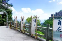 Uranus starry camping Hotels in Yushan