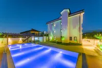 Jishe · Summer Night Sky Swimming Pool · Mountain Stream Family Resort Retreat Отели рядом с достопримечательностью «Xiaofeng Business & Trade Plaza»