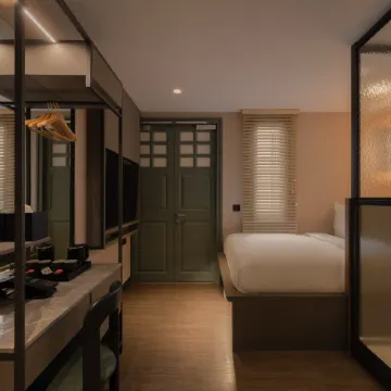 Claude Hotel - Newly renovated Отели рядом с достопримечательностью «Комплекс Пиплс-Парк»