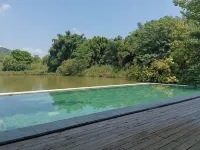 Tang-Song Huaxiangu Valley Resort Hotel