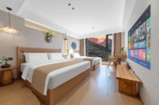 Wen Ruo Gongga No.1 Scenic Courtyard