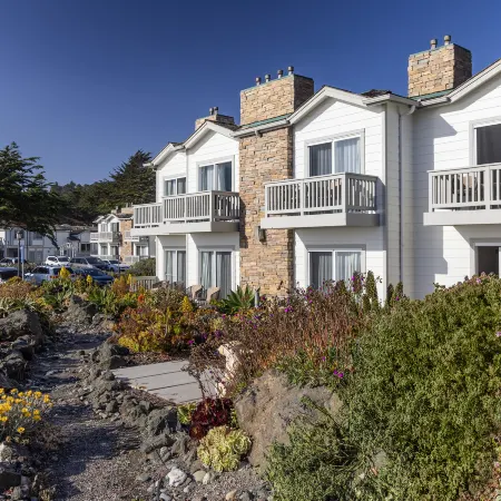 Pelican Inn & Suites