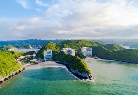 Flamingo Resort Cat Ba Отели рядом с достопримечательностью «Cat Co Beach»