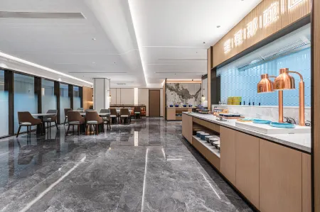 Starway Hotel (Xiangyang Renmin Square) Отели рядом с достопримечательностью «Fengchu Bridge»