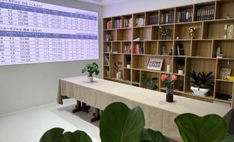 Zhoushan lvyun Bay Beach sunrise swimming pool holiday hostel