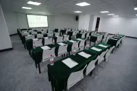 Vienna International Hotel (Tangshan Normal University Yuanyang City Branch) - parking