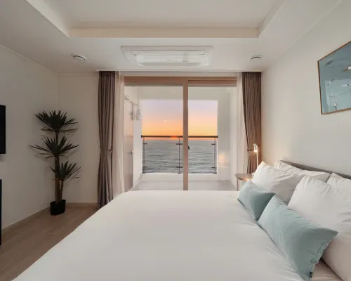 Urbanstay Sokcho Deungdae Beach Hotels near Sokcho Lighthouse Observatory