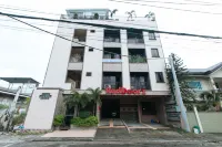 RedDoorz Plus @ Canley Residential