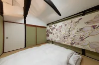 Kanade Fushimiinari - Bungalow