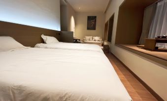 Grass and Grass Stream Homestay