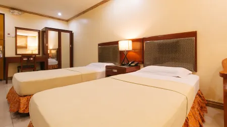 Peace Hotel by RedDoorz