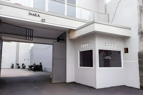 INARA GUESTHOUSE & VILLA - 駐車場