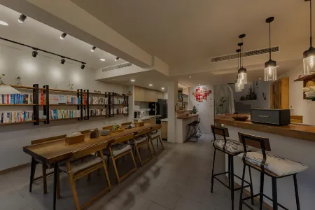 T innn · West Lake | Yueshang Yunshe Homestay (Hangzhou Taiziwan Park Branch) Отели рядом с достопримечательностью «Zhejiang Institute of Mechanical and Electrical Engineering»