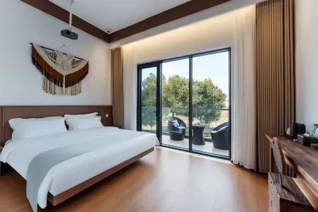 Riverside Lanshan Homestay (Taoxichuan Creative Plaza Branch) Отели рядом с достопримечательностью «Jingdezhen Ceramics University (Xinchang Campus)»