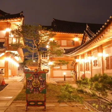 Gyeongju Hwangnamkwan Hanok Hotel Отели рядом с достопримечательностью «Храм Сундокджон»