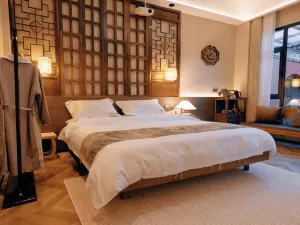 Taohua Island Jianghu Hot Spring Homestay Hotel (Xinzhou Ancient City Branch)