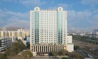 Orange Beihai Railway Station Square Hotel