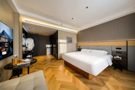 Maijian Hotel(Shenyang Yuhong Square Subway Station) Отели рядом с достопримечательностью «Shenyang University of Chemical Technology (Northwest to Shenyang University of Chemical Technology School Hospital)»