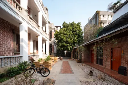 Xiamen Qian Mansion-1929 (Zhongshan Road Maternity and Child Zhenhai Road Subway Station) Отели рядом с достопримечательностью «Zeng Cuo An Village»