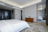 Guigang Tonggu Bay Hot Spring Resort Hotel - balcony