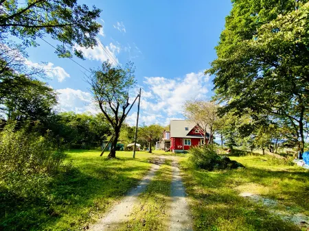 Tomy's Log House - Need Car Отели рядом со станцией JR Kojohama Station