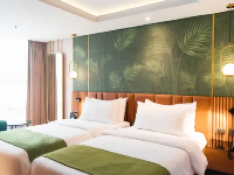 โรงแรมไอรอนวู้ด โรงแรมในตาโคลบัน