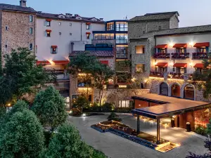 Luxehills Maison Albar Hotel