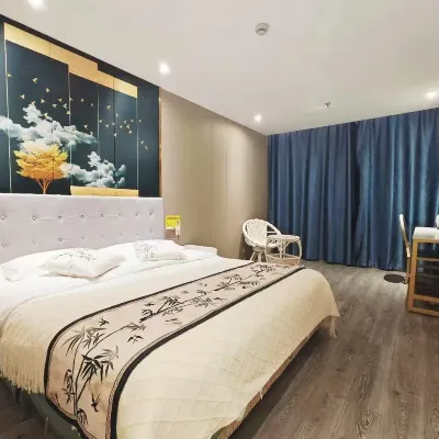Longchen Holiday Hotel (Shanghai Weining Road Metro Station) Hotel dekat Stasiun Metro Weining Road