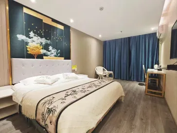 Longchen Holiday Hotel (Shanghai Weining Road Metro Station)