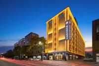 Xiyatu Huayuan Hotel (Zhongshan Ancient Town Lihe Light Rail Station Store) Hotels in Dengdu Old Town