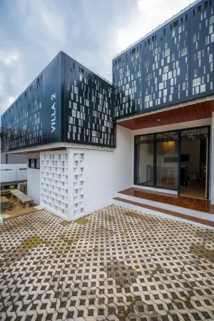 Elge Hotel and Villa Sarangan Отели в г. Magetan