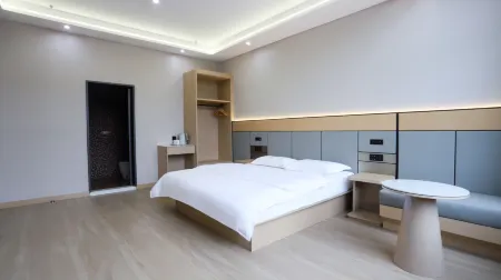 Bayan Boya Hotel Отели рядом с достопримечательностью «Fucaimen»