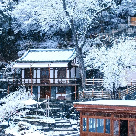 Tengri Khagan · Weizhou Manor