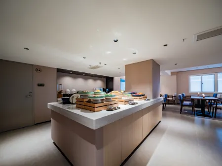 Starway Hotel (Yulin Xinjian South Road Confucius Temple Branch) Отели рядом с достопримечательностью «Hong Shi Xia»