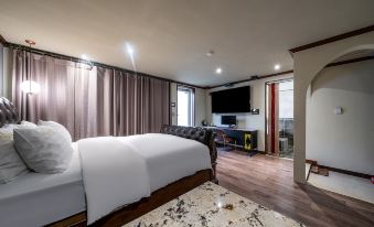 KAYLA HOTEL