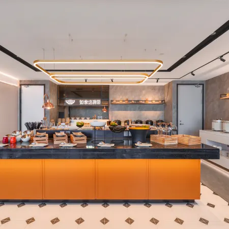 Homeinn Plus Hotel (Qingdao Huangdao Chongming Island East Road) Отели рядом с достопримечательностью «Китайская медицинская больница в новом районе западного побережья Циндао»