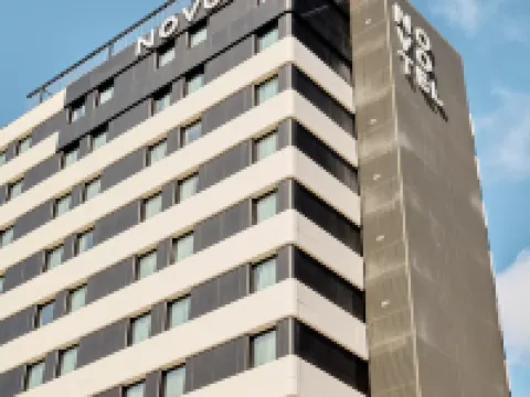 Novotel Valencia Lavant Hotels near Quart Towers