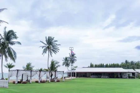 Langkah Syabas Beach Resort Отели в г. Папар