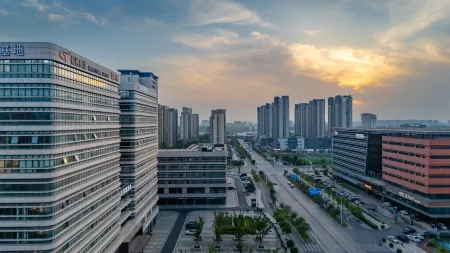 JIANGHECHAO Hotel Отели рядом с достопримечательностью «Longchuan Square»