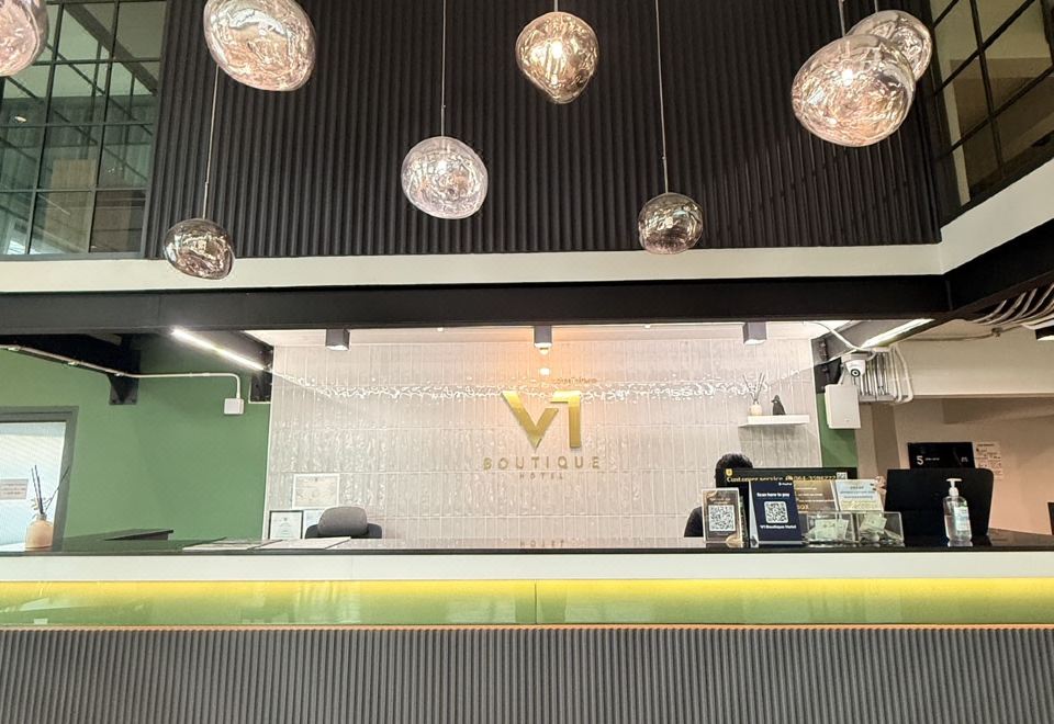 1. V1 부티크 호..