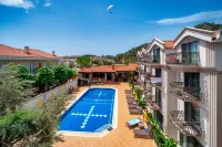 Magic Tulip Beach Hotel - Uima-altaat